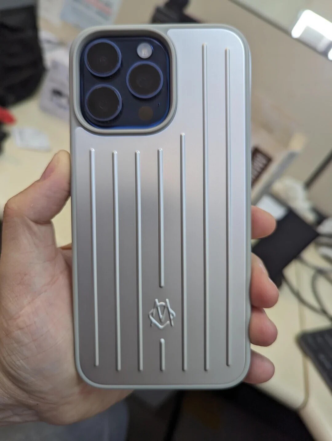 RIMOWA iPhone12 pro max ケース シルバー 楽天市場】リモワ RIMOWA iPhone 12 Pro Maxケース シルバーx