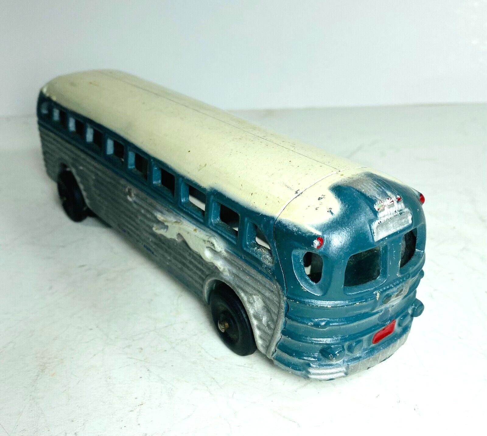 Greyhound toy clearance bus