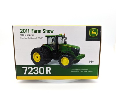 John Deere 1/32 Ertl Farm Toy 7230R Tractor 2011 Farm Show Edition
