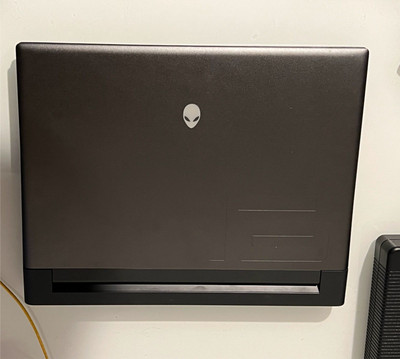 Alienware m16 16'' (1TB SSD, Ryzen 9, 32GB RAM, NVIDIA RTX 4080) gaming laptop