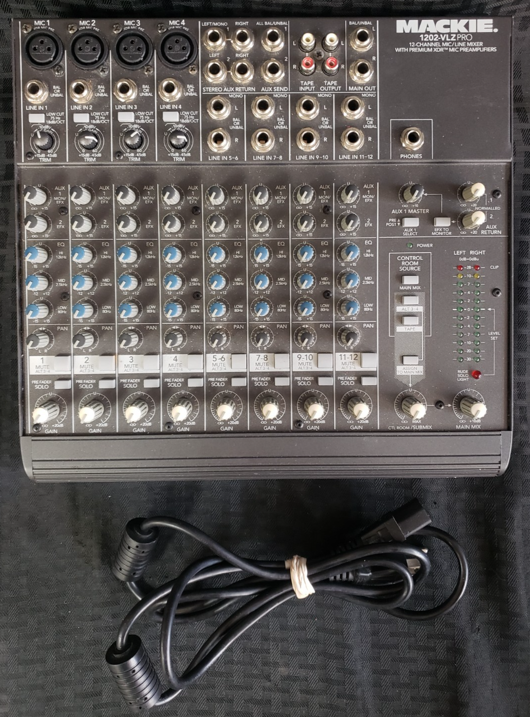 466961 - Mackie 1202-VLZ Pro 12 Channel Analog Line/Mic