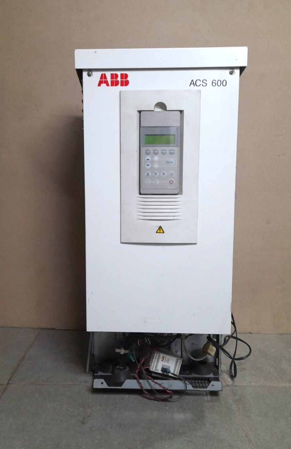 ABB ACS600 ACS61100255 D00E1200901 AC Drive ACS61100255D00E1200901 Code 64598392 ABB ACS600 ACS61100255 D00E1200901 AC Drive ACS61100255D00E1200901 Code 64598392
