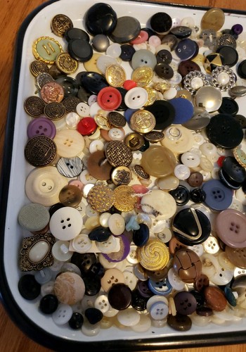 Nice Mixed Lot of Vintage Buttons. Metal, plastic, sewing, craft & collecting.