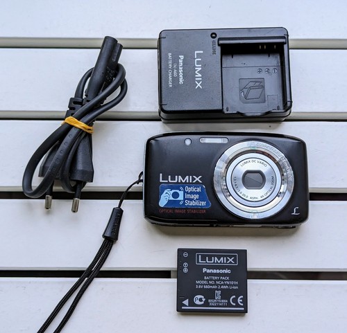 Panasonic　LUMIX　DMC‐S1 ブラック Panasonic Lumix DMC-S1 Digital Camera (Black) DMC-S1K B&H Photo