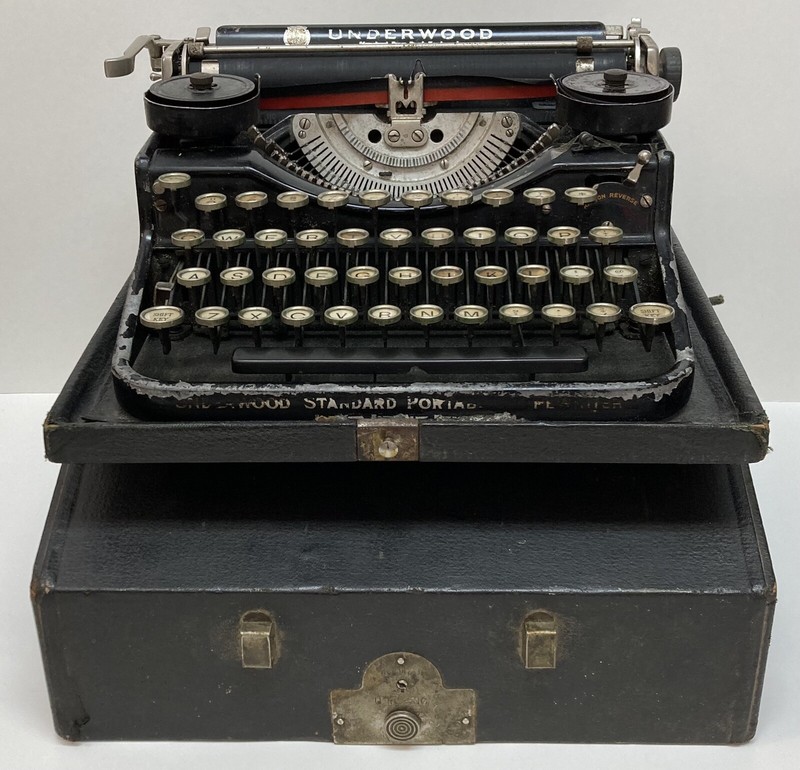 Underwood typewriter photos of Underwood 3 by year then serial number