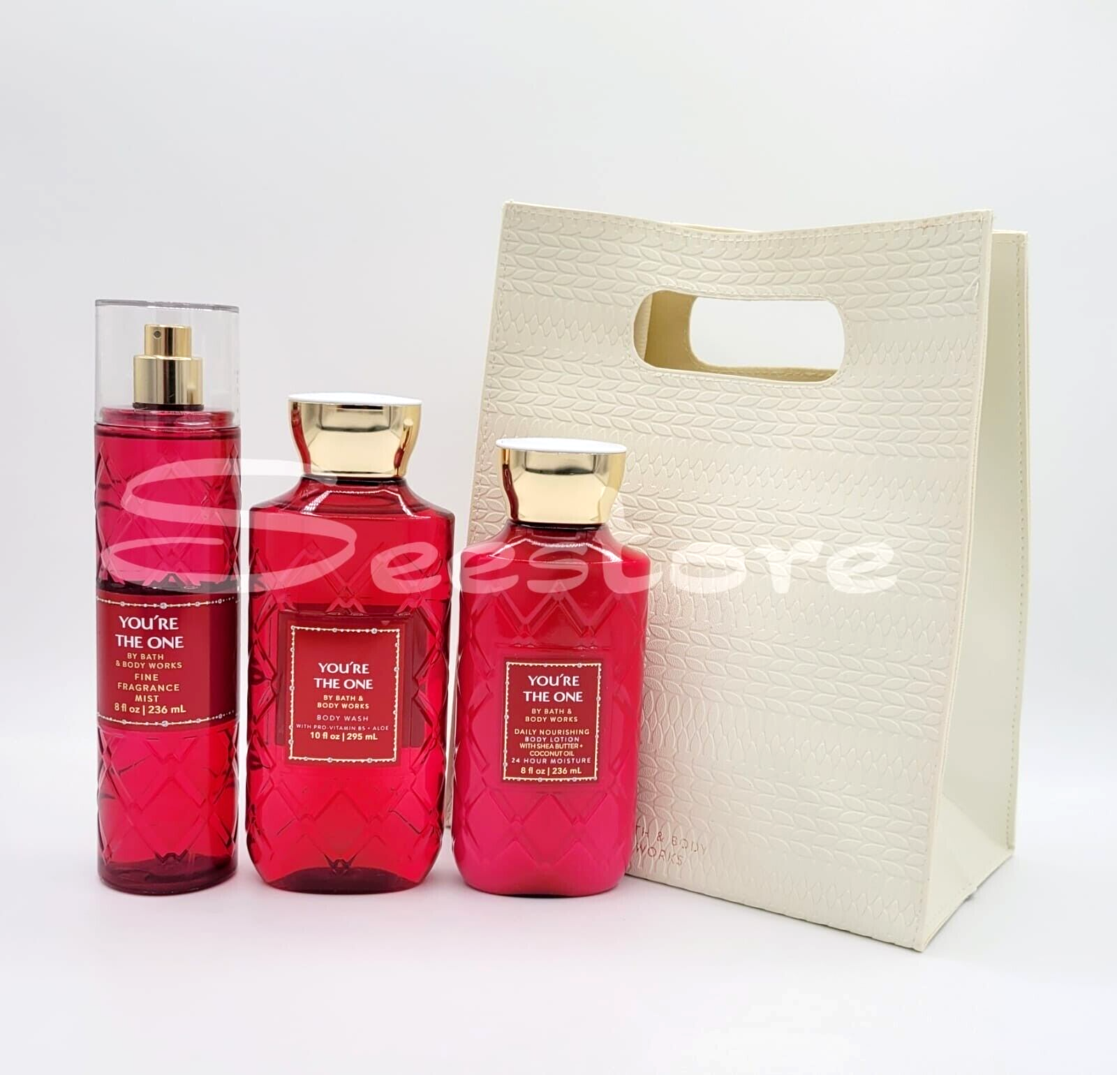 バッジ　the  body  shop レッド　リボン バッジ the body shop レッド リボン - メルカリ