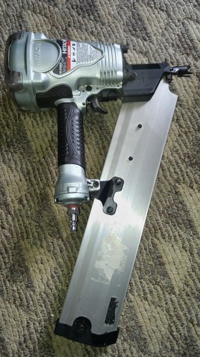 Hitachi NR 90AE(S) 3 1/2 Inch Plastic Collated Framing Nailer