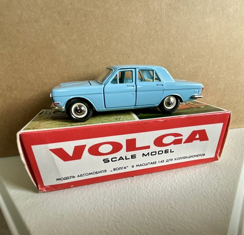 CCCP ソ連 ロシア　 VOLGA GAZ 24 救急車 ミニカー　セット CCCP ソ連 ロシア VOLGA GAZ 24 救急車 ミニカー セット