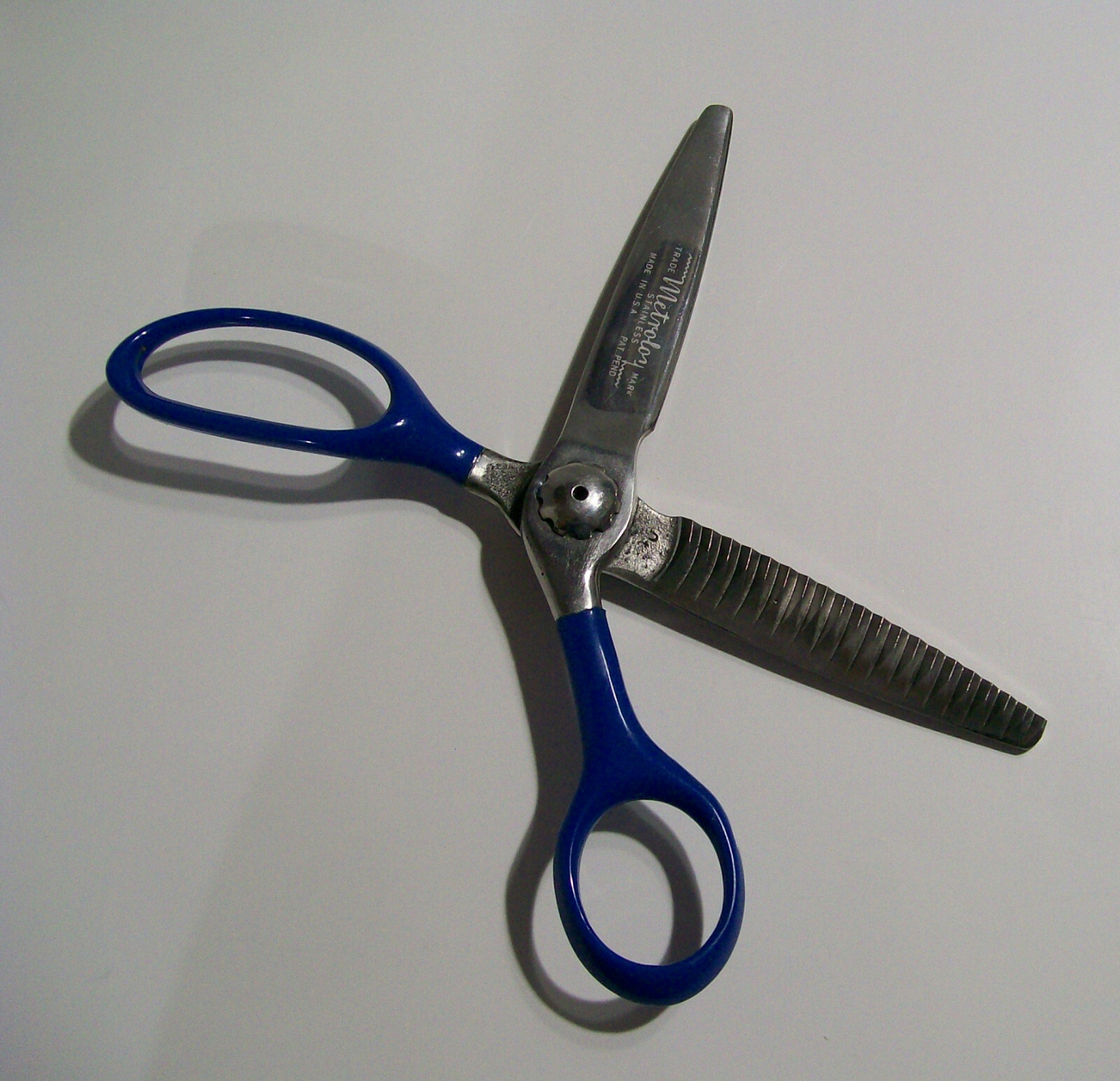 Vintage Metroloy PINKING SHEARS, stainless steel 9.25