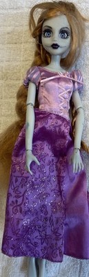 ORIG  ONCE UPON A ZOMBIE DOLL  RAPUNZEL 2012  WOW WEE