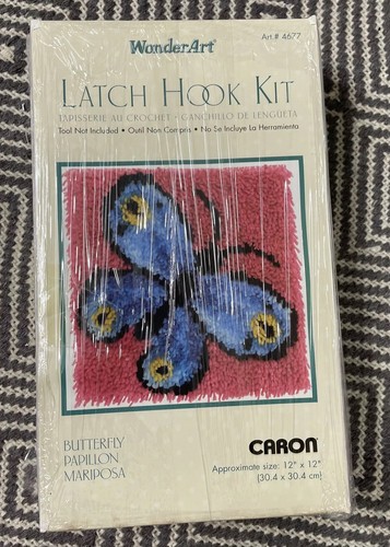 ⑦　スティッチ BLUE BUTTERFLY LATCH HOOK KIT #4677 Caron International
