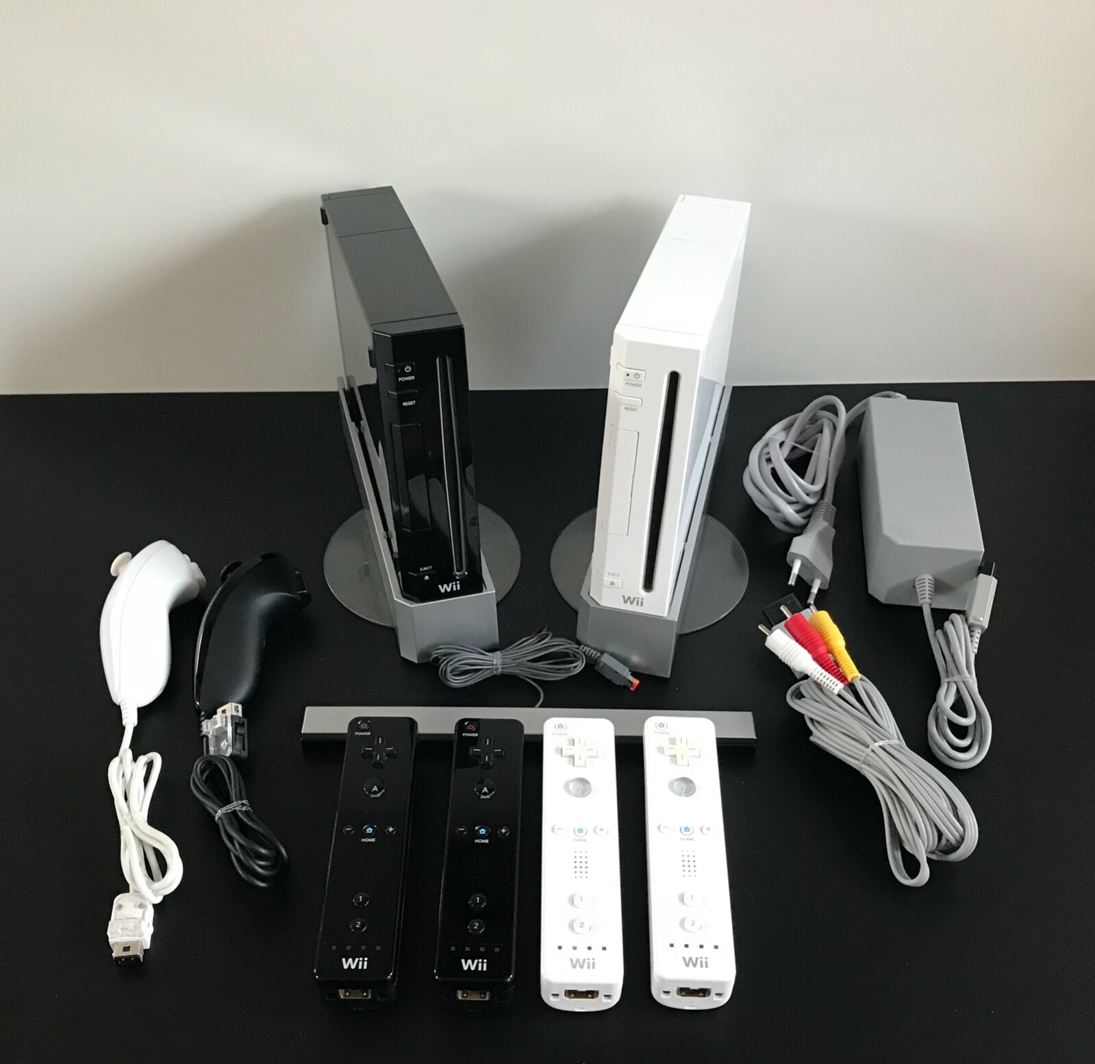 Nintendo Wii Konsole + Remote Controller + Nunchuck