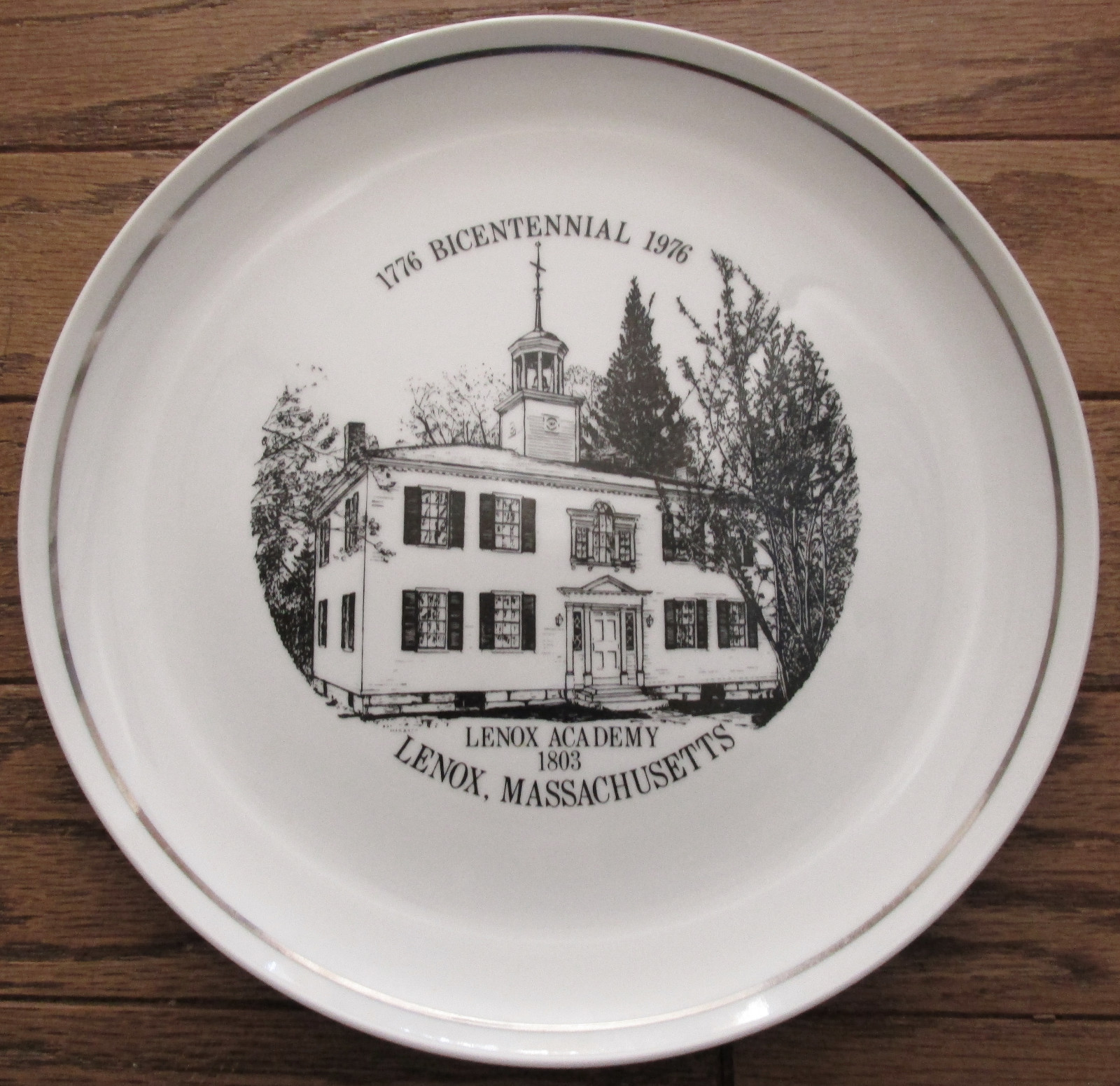 LENOX ACADEMY DECORATIVE PLATE ~ 1803 MASSACHUSETTS 1776-1976 BICENTENNIAL White