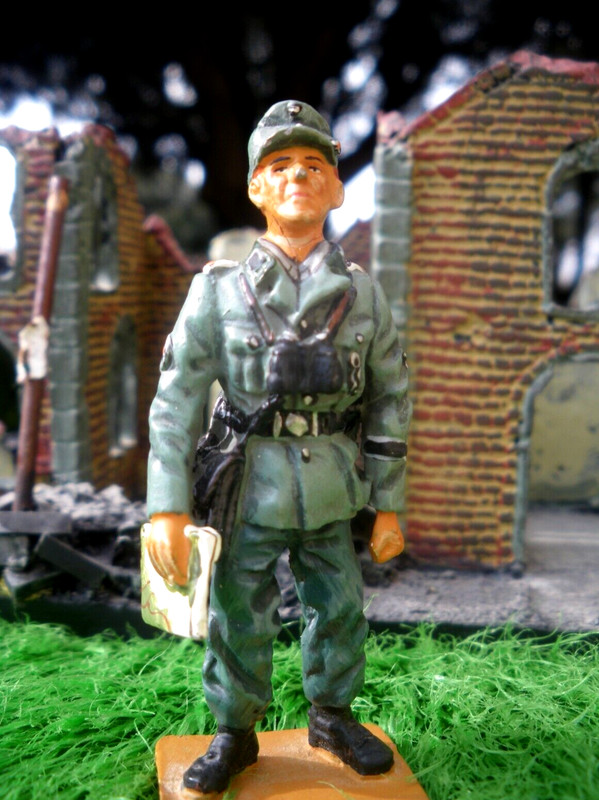 Collection Soldats:  Le Lieutenant Alpin Allemand Dans Les Balkans , 1944..No 10