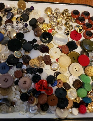 Nice Mixed Lot of Vintage Buttons. Metal, plastic, sewing, craft & collecting.
