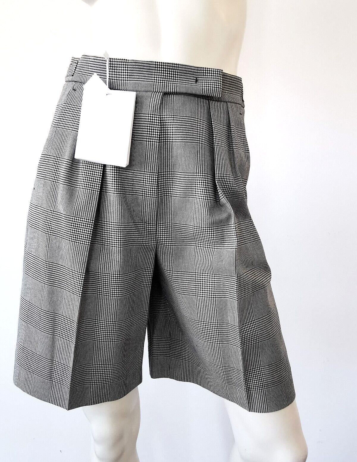 【関税＆送料込み】Max Mara 'Abisso1234' Shorts Abisso virgin wool canvas shorts in beige - Max Mara | Mytheresa