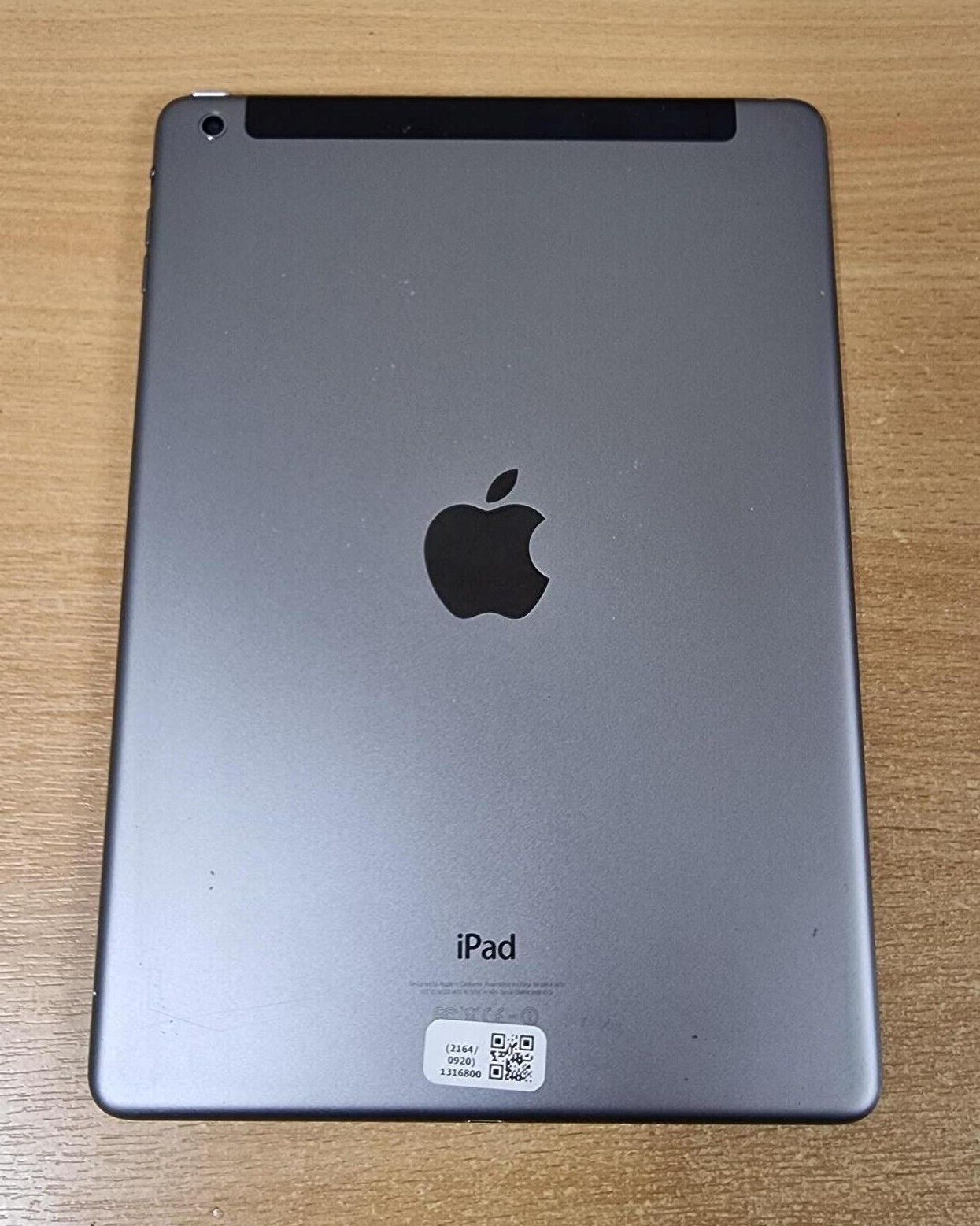 iPad - 【B】iPadAir/32GB/358772054701547 Apple iPad Air 32GB Wi-Fi 9.7in Black Bezel Space Grey A1474