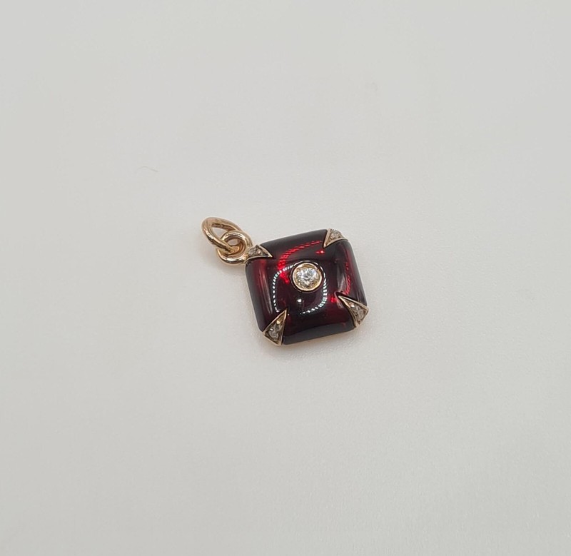 Pendentif En Or Rose 18 Carats Serti D'Un Grenat Rouge Vin
