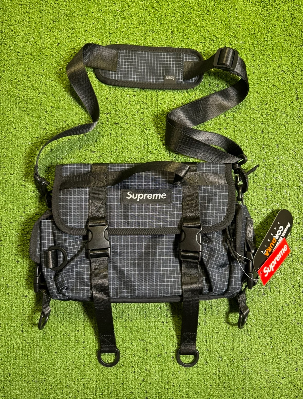 バッグ Supreme Mini Duffle Bag Supreme Mini Duffle Bag (FW20) - $98