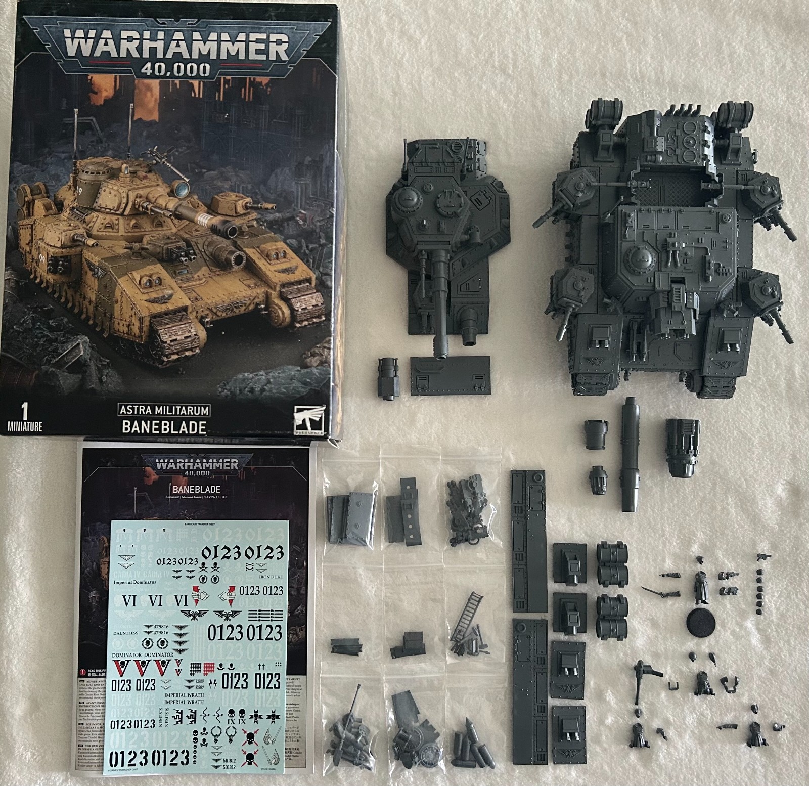 Warhammer 40,000 Baneblade プラモデル Amazon.com: Games Workshop Warhammer 40K: Astra Militarum