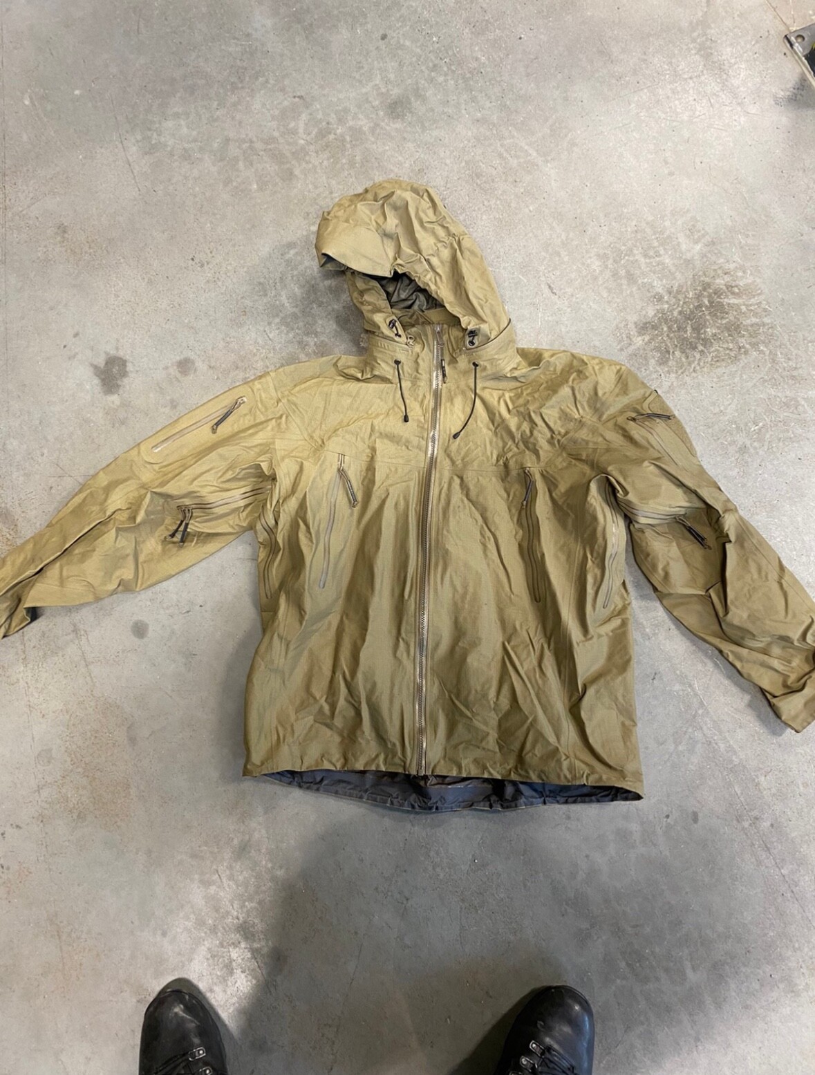 USED- Arc'teryx LEAF Alpha Jacket Gen2- Size XL - Crocodile USED- Arc'teryx LEAF Alpha Jacket Gen2- Size XL - Crocodile