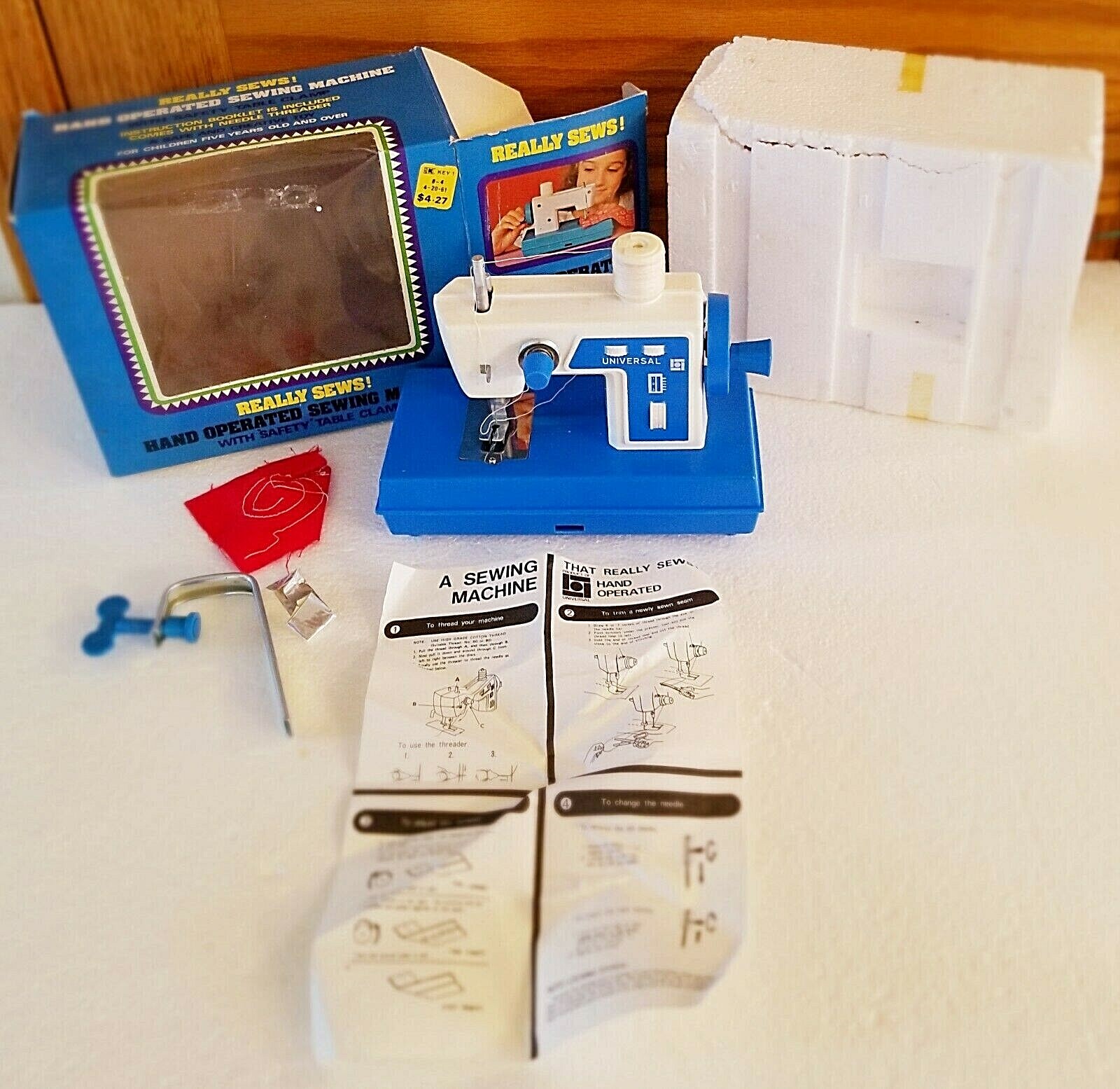 Vintage 1960s Universal Kresge Childs Toy Crank Sewing Machine In Original Box