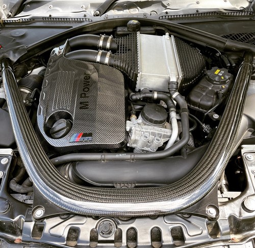 エンジンカバー BMW F80 M3 F82 F83 M4 14-19 18のカーボンファイバーリファイバーカーフードエンジンカバーキャップ Carbon Fiber Refit Car Hood En Engine Cover 14-18 BMW MシリーズF80 M3 F82 F83 M4のための本当