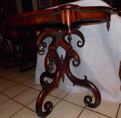 Walnut Carved Entry Table / Parlor Table / Early 1800's  (T126)