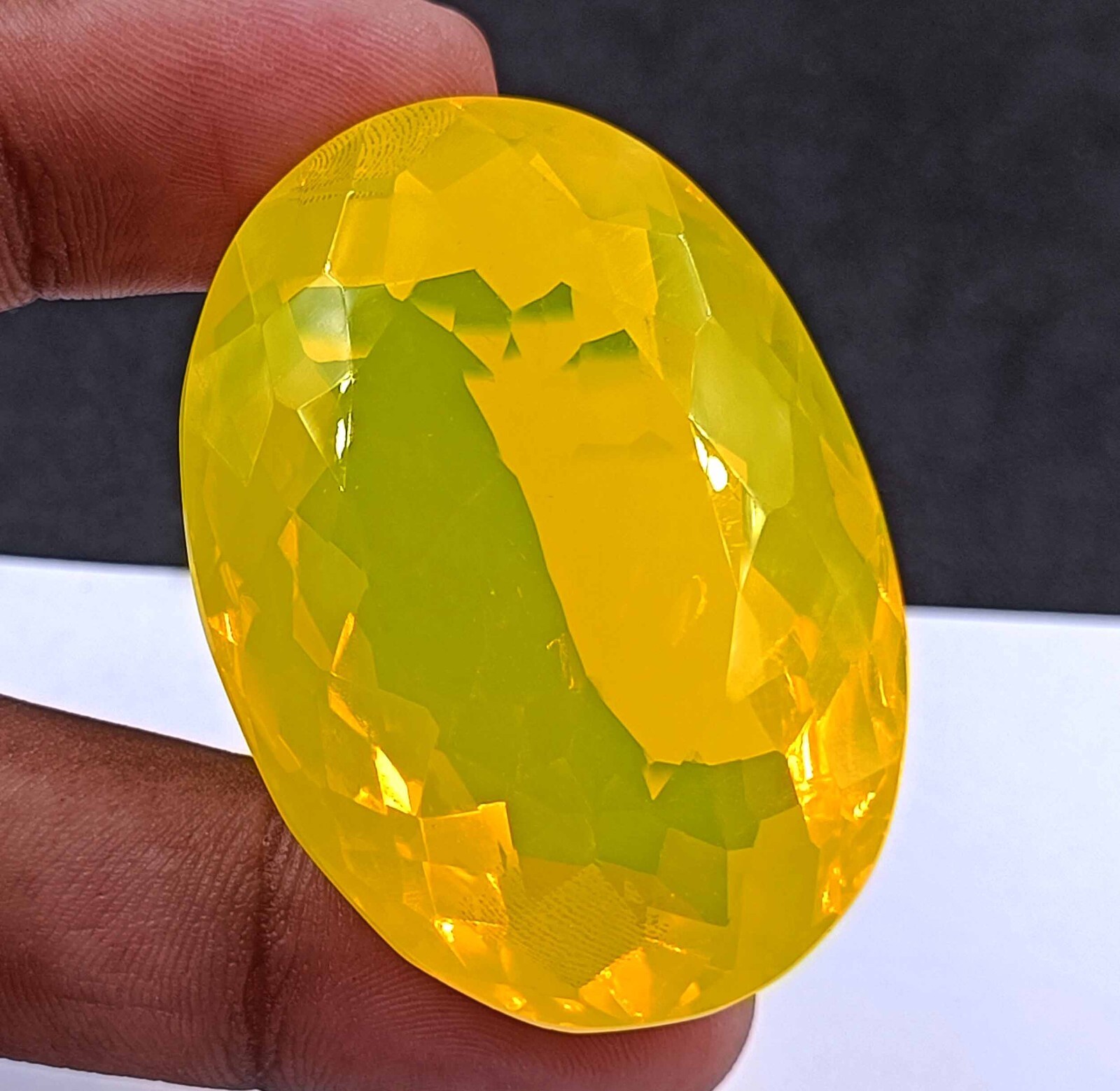 【希少】Ovaltone Lime Comp 28.40 Ct Natural NEON Yellow Opal Certified Flawless