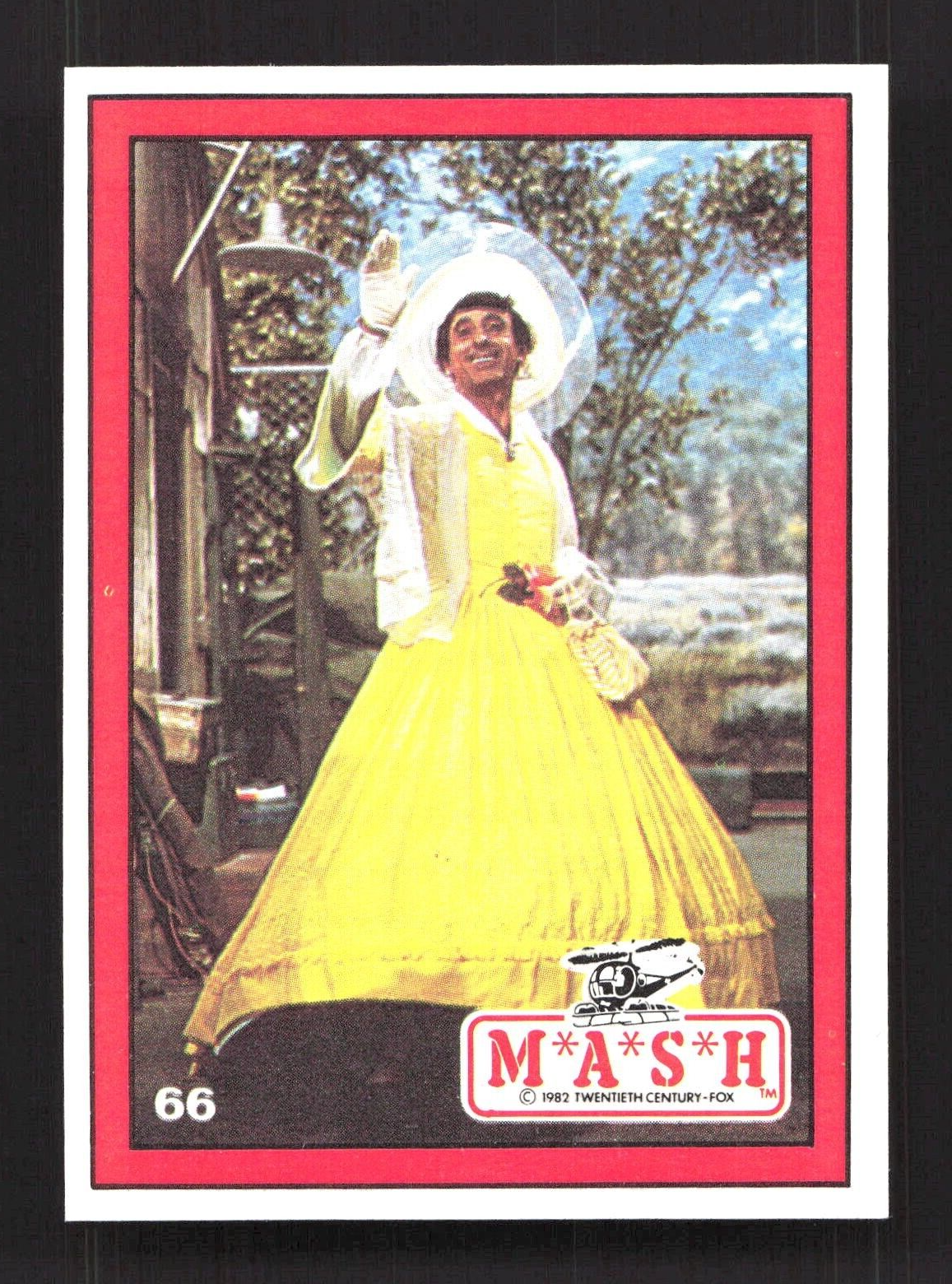 1982 Donruss M.A.S.H. #66 Klinger Dressed In Gone With The