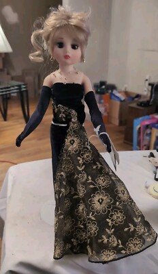 2000 Madame Alexander Ivana Trump 17'' Doll With Tags And Stand No Box