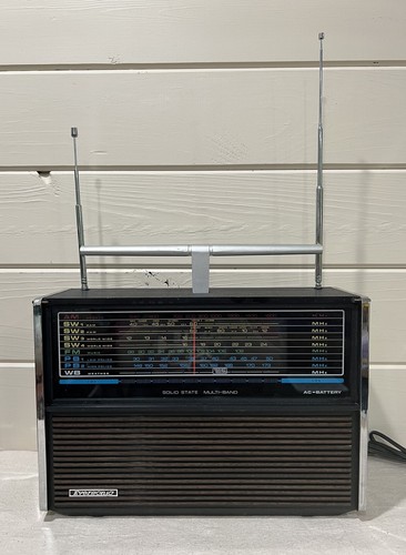 Rare Vintage Eversonic ES-9500 Multi band SW/AM FM Radio