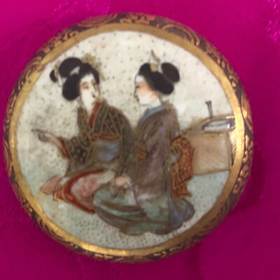 Vintage Satsuma 1 Button with Geishas