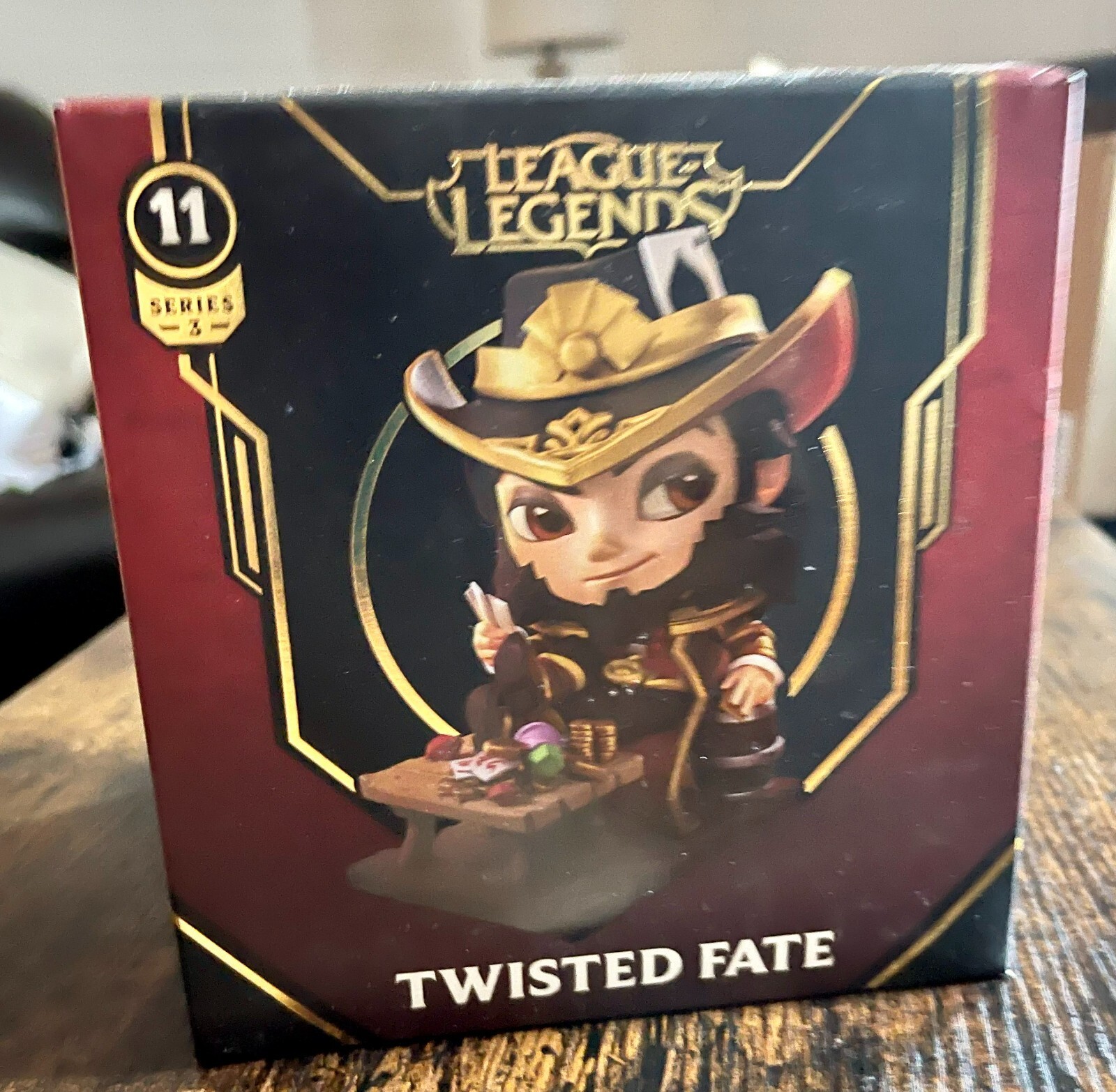 ゲームキャラクター LEAGUE OF LEGENTS TWISTED FATE STATUE Twisted Fate Statue | Riot Games Store