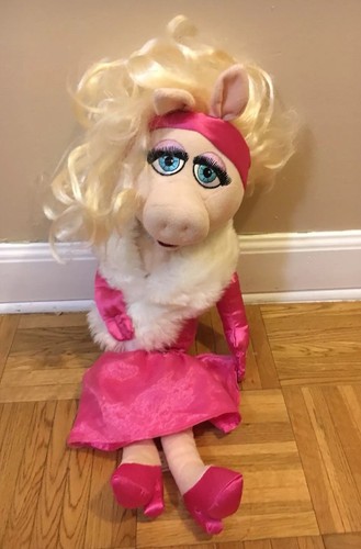The Muppets Miss Piggy Disney Store Parks 19