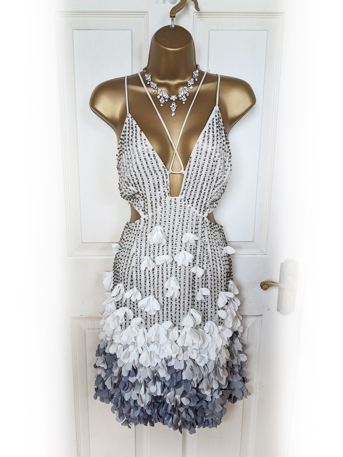 【Karen Millen】クリスタル装飾 ケープドレス bkk09375_ivory_xl?$