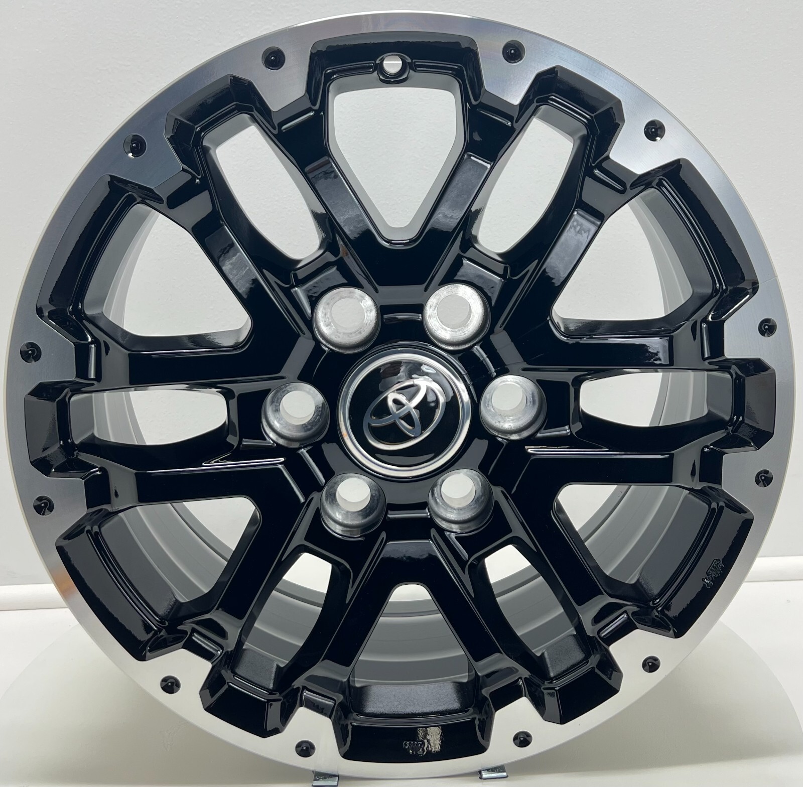 18x7.5 ET60MM 6x5.5 Machined Black Rim Toyota Tundra