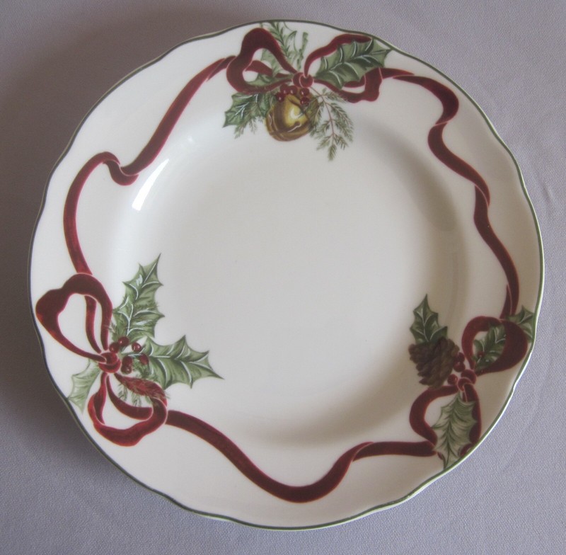 Salad Plate Christmas Noble Excellence Holly Bells Pattern 9"