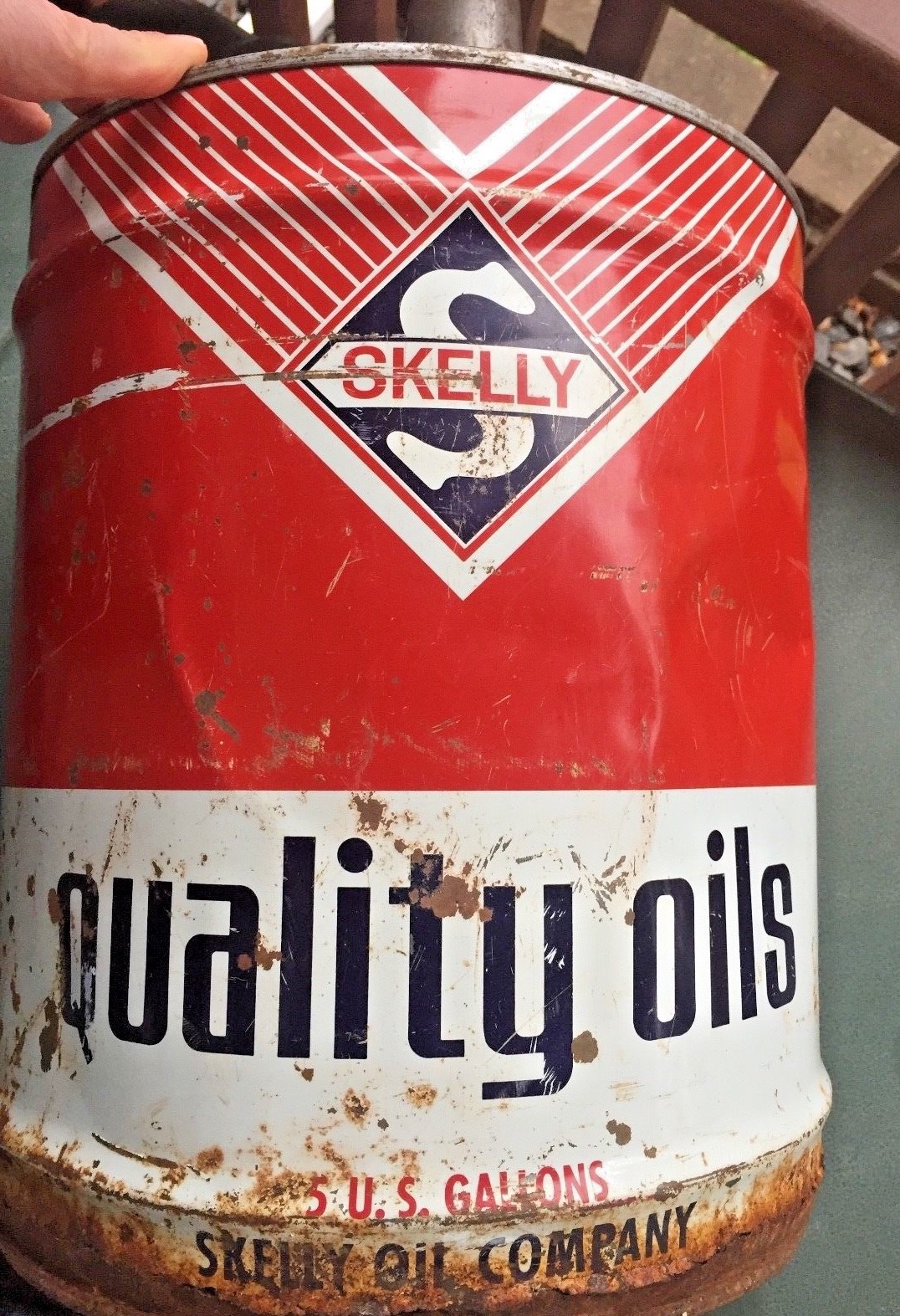 VINTAGE SKELLY OIL COMPANY USA SKELLY OILS 5 GALLON METAL CAN COLLECTIBLE EMPTY