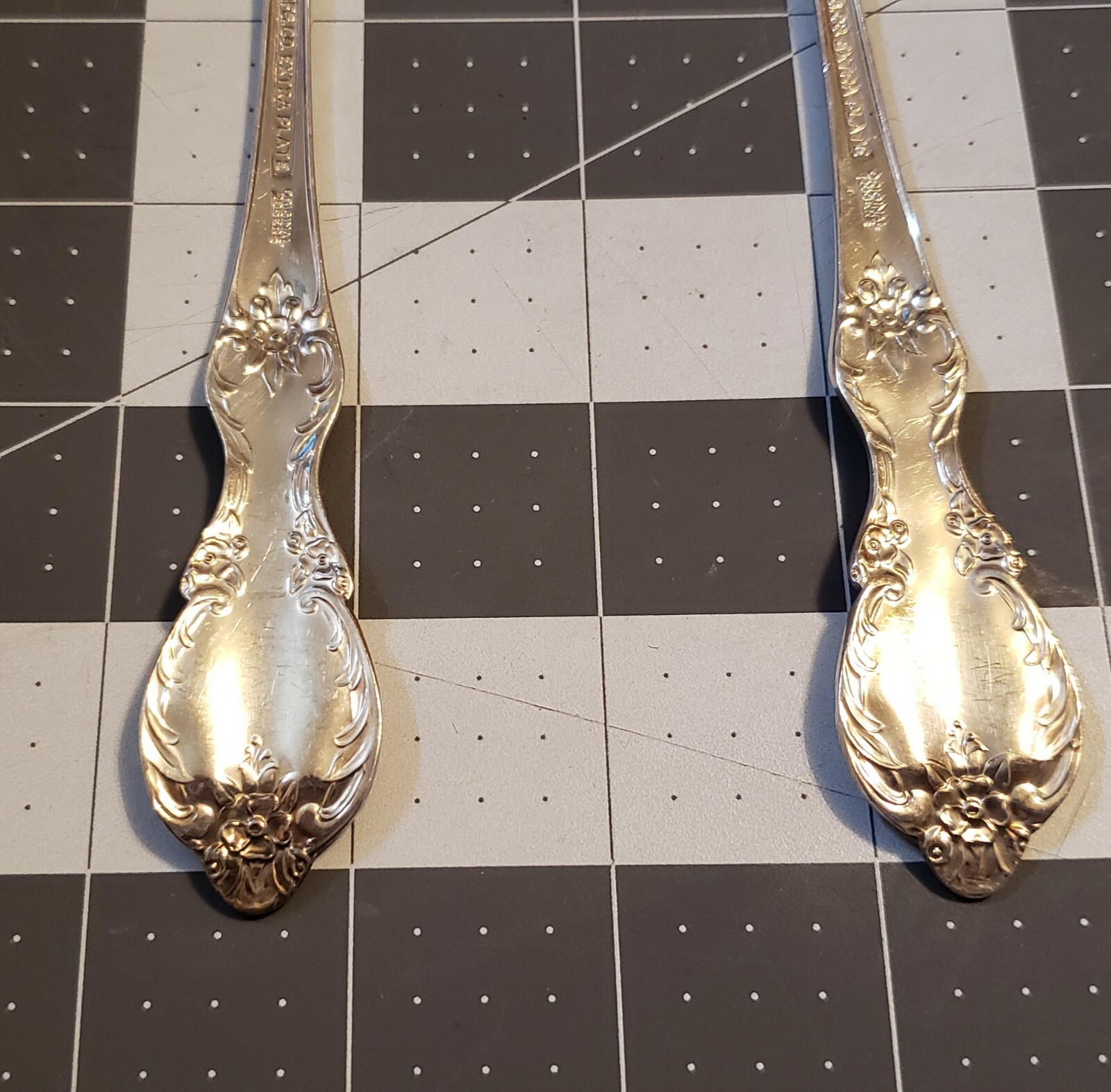 Set of 2 W.M. Rogers Serving Extra Plate Spoon Fork Flatware Silverware Utensil