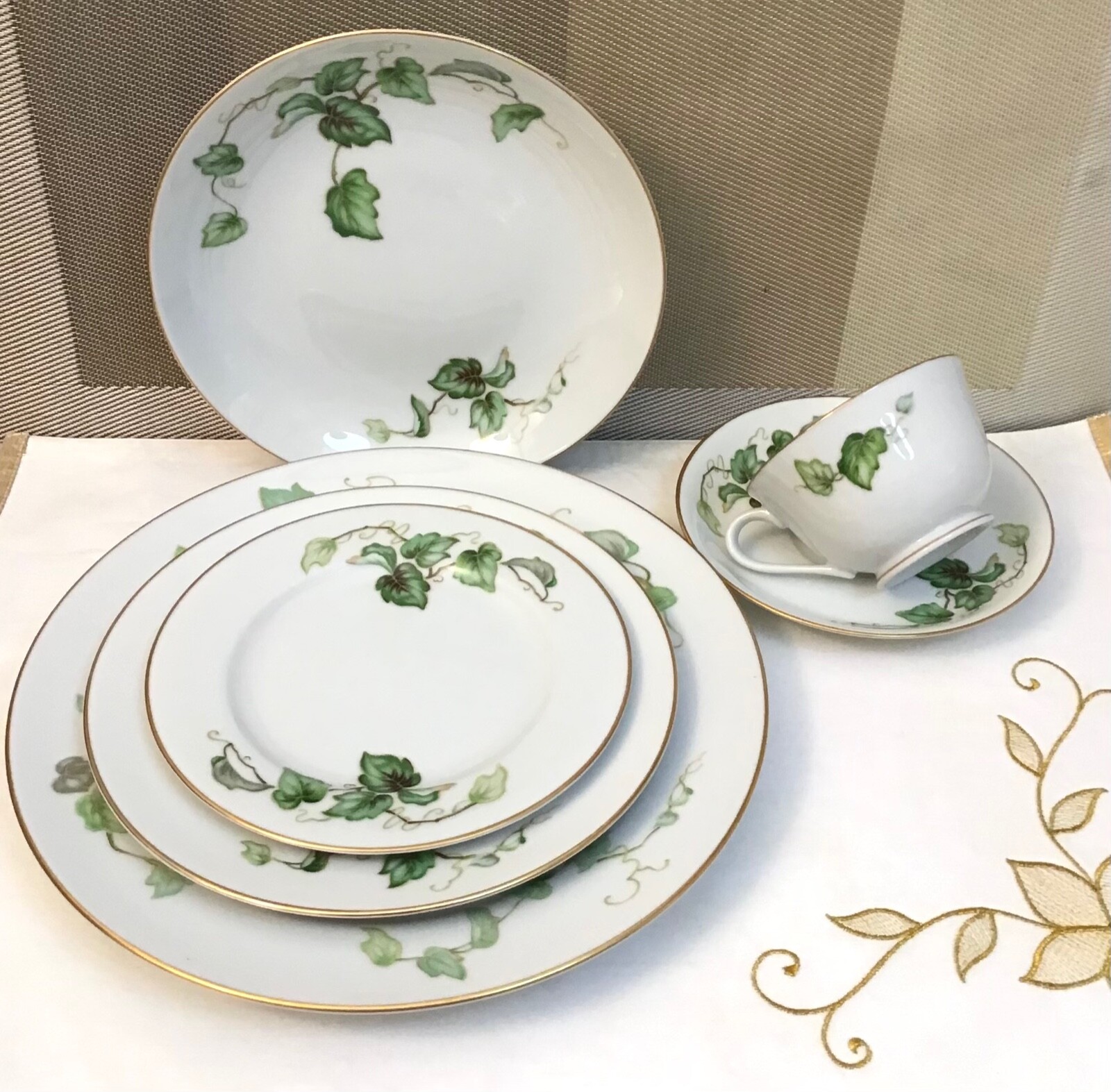$375 Fine Sone China Japan MOSS IVY 6 Pc. Place Settings Service