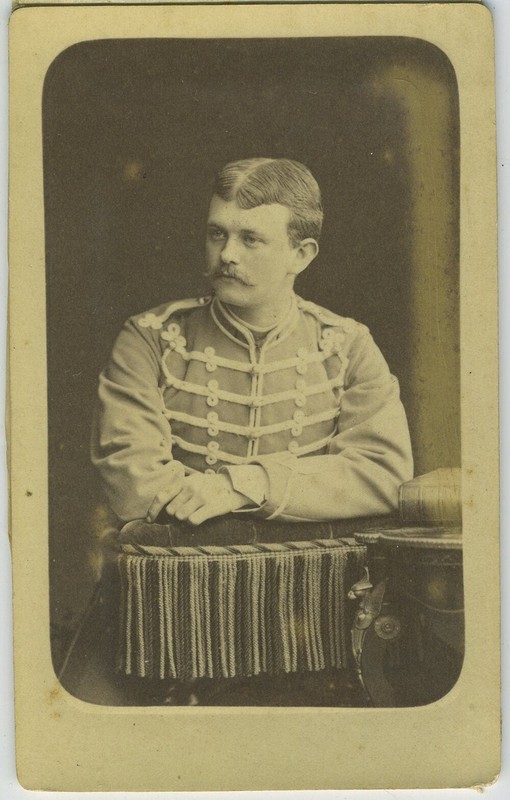 Cdv Militaire Circa 1880. Portrait D'Un Hussard Par WalÃ©Ry Ã  Paris. Militairia.