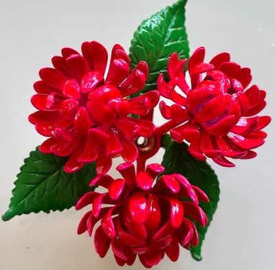 BRIGHT RED CHRYSANTHEMUM VINTAGE FLOWER PIN COLORFUL FLOWER BROOCH HOLIDAY GIFT
