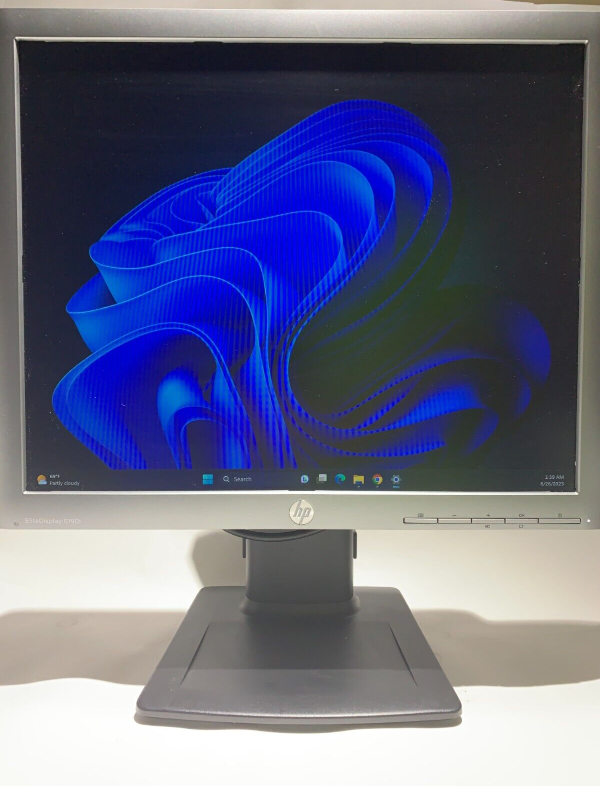 HP E190i IPS Display 19 HP E190i IPS Display 19