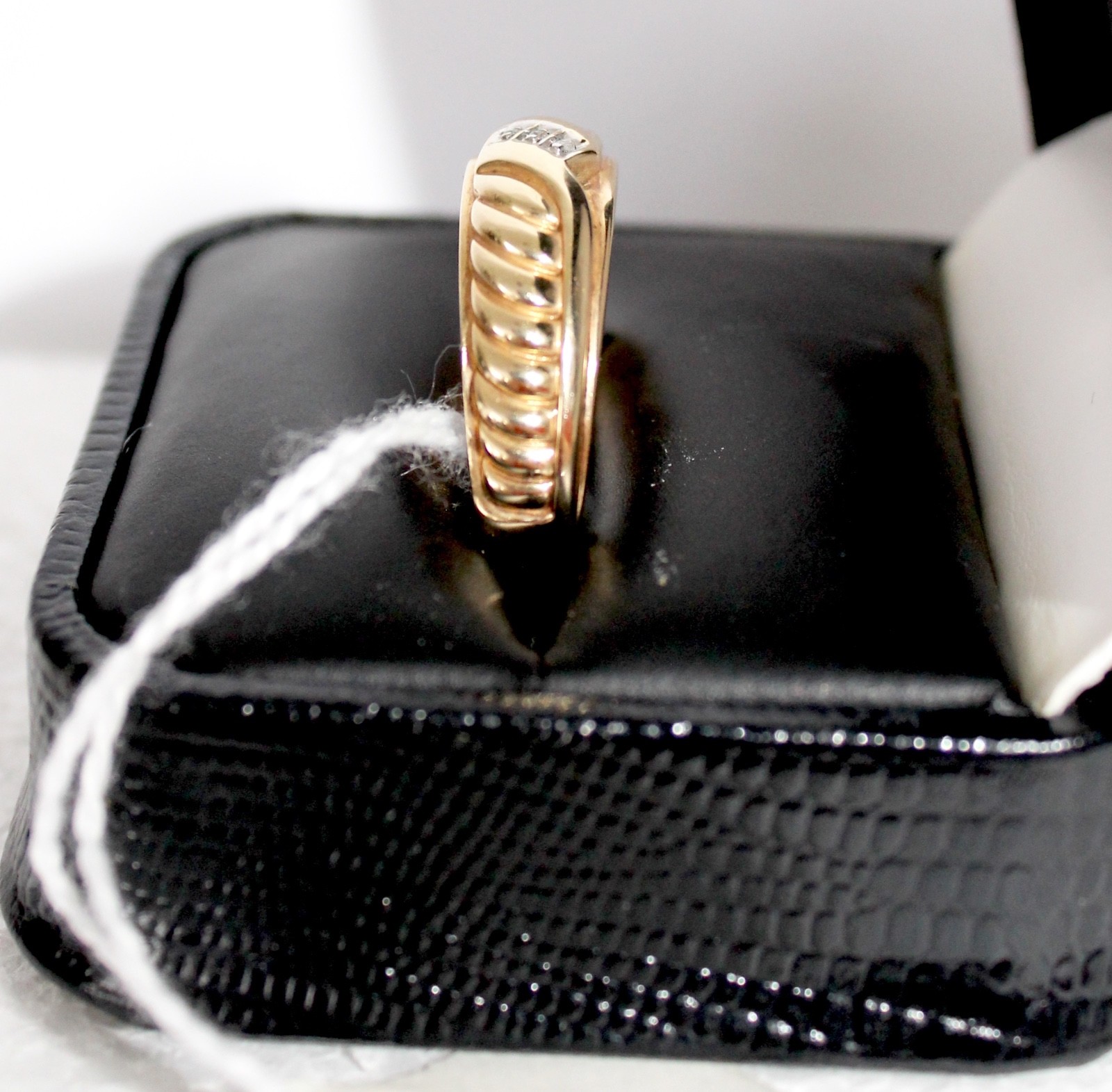 MENS ESTATE 10K Yellow Gold & Diamond Ring Size 11.5 ~ 3.90 Grams ~ 3 Stones