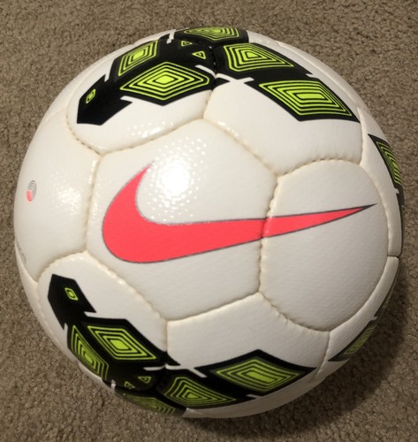 サッカーボール NIKE FIFA INCYTE OFFICIAL MATCH BALL NIKE FIFA INCYTE OFFICIAL MATCH BALL - メルカリ