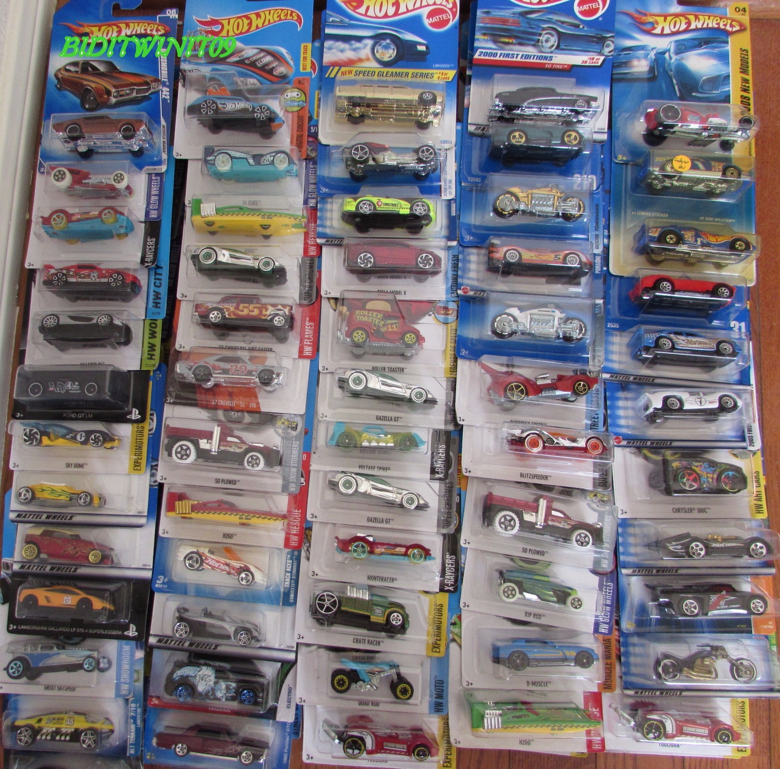 HOT WHEELS LOT OF 35 CAR 1994 - 2019