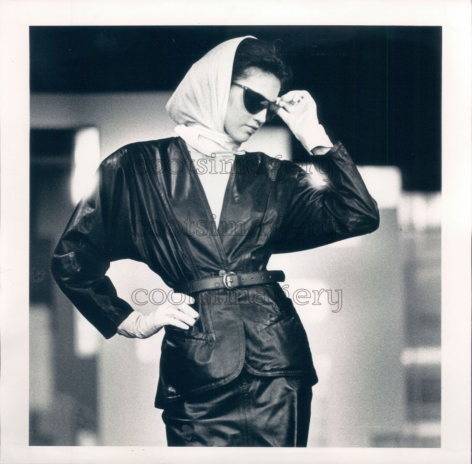 80s vintage VERSACE フラッグチェック スカート R558 1986 Press Photo Woman Models 1980s Versace Black Leather Suit