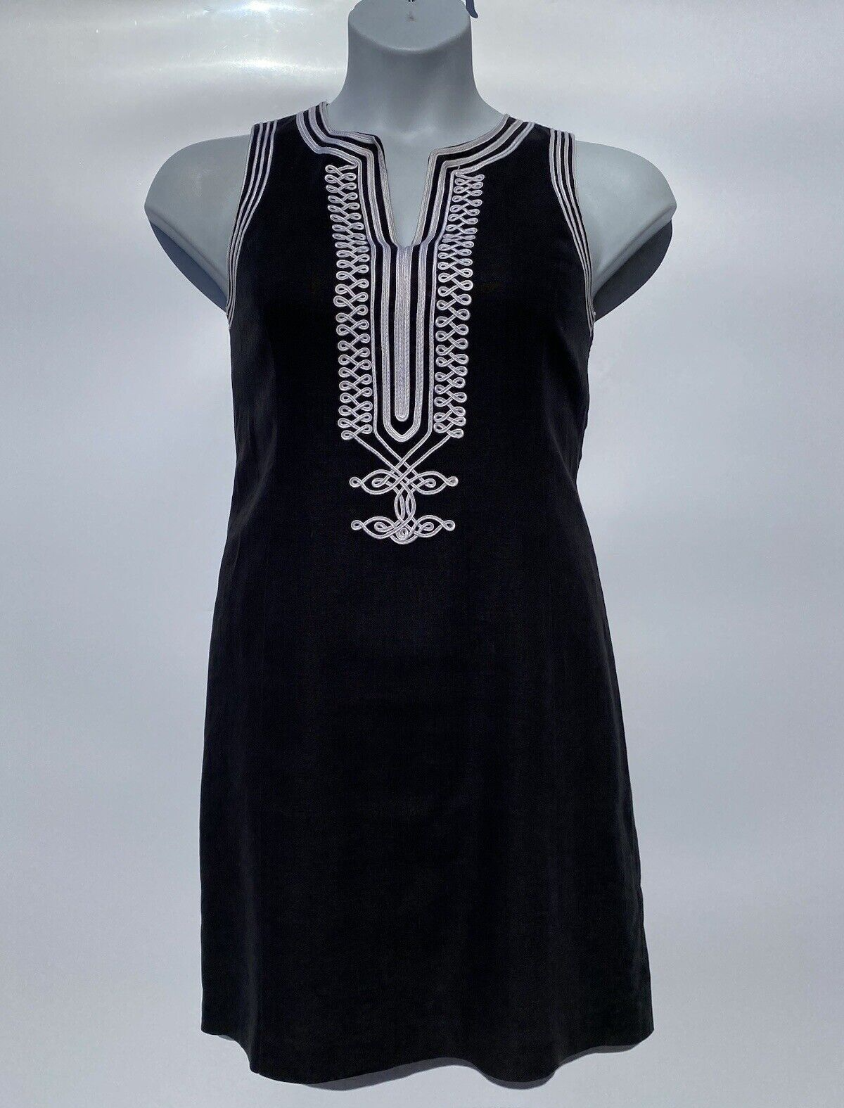 Michael Kors Black/White Embroidered Sleeveless V Neck Linen