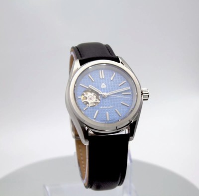 Wayfinder Dress Open Heart, 38mm Stainless Case, Sapphire, Waterproof, Leather